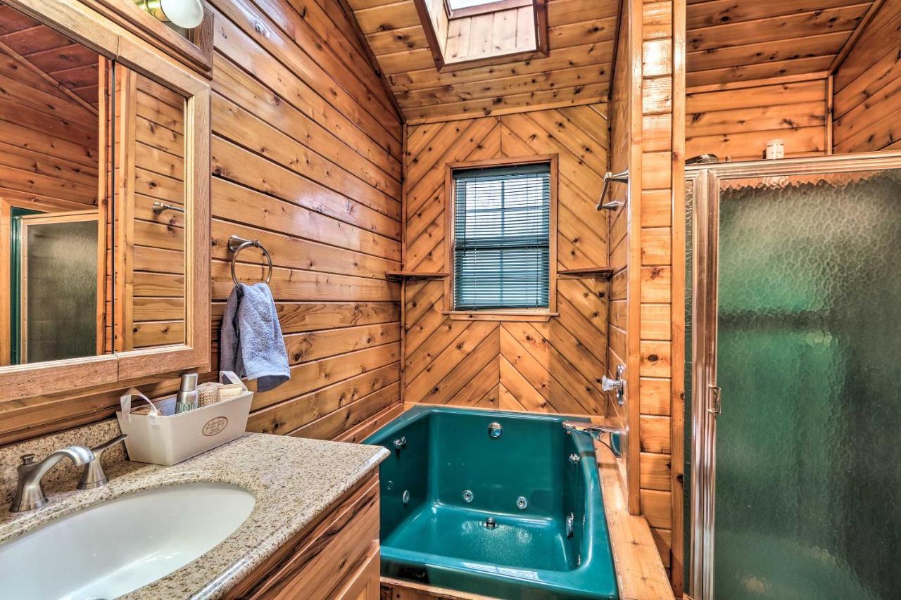 Henryville Home With Hot Tub About 5 Mi To Camelback! المظهر الخارجي الصورة